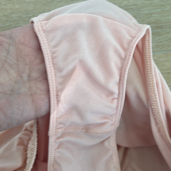 All in motion women’s Shorts. Size Small, great condition - Picture 4 of 4